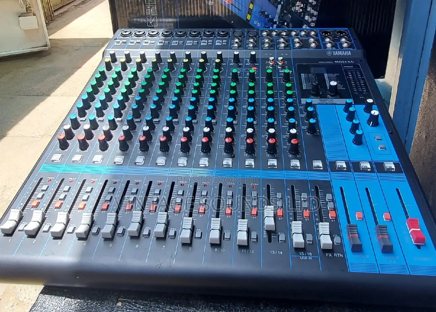 Yamaha Live Mixer Console Mg16xu
