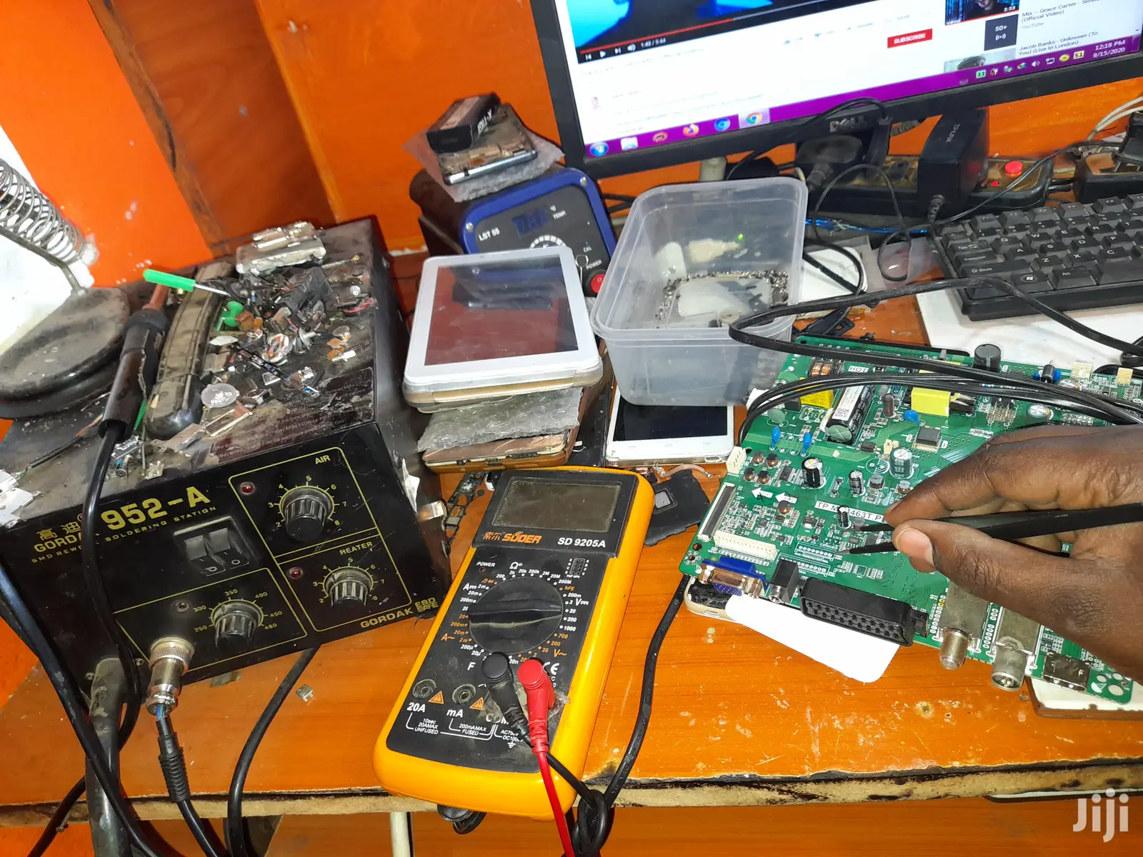 Tv Technician. Wall Mounting.TV Repair, Lights , Motherboard