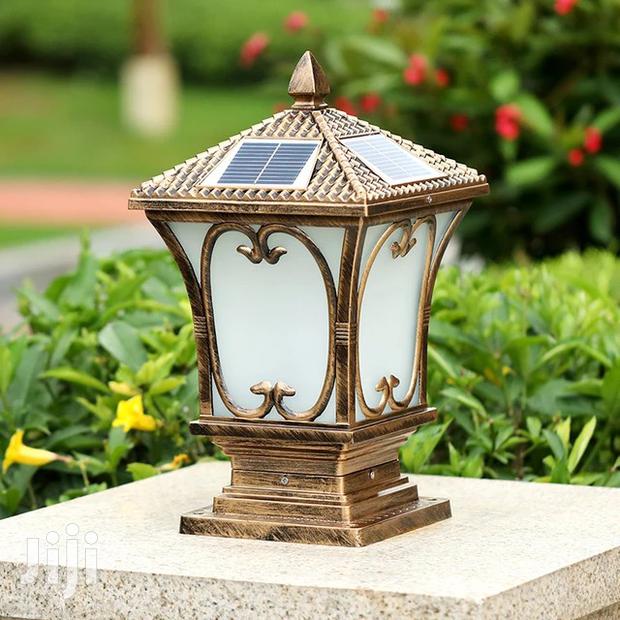 Solar Gate Pillar Light - main view