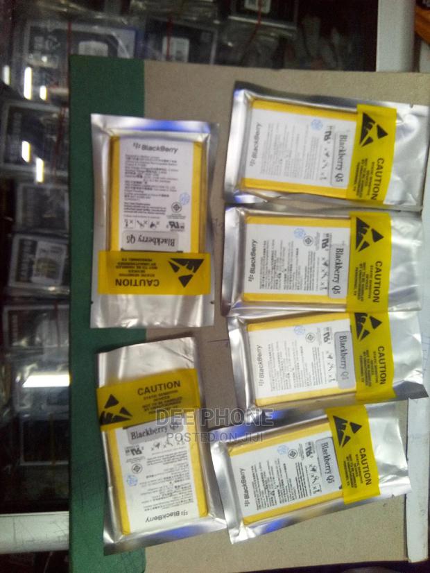 Black Berry Q5 Phone Batteries - thumbnail 2