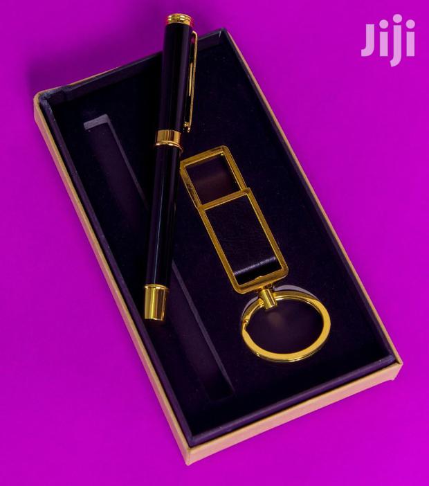 Gift Set With An Executive Pen And Keyholder