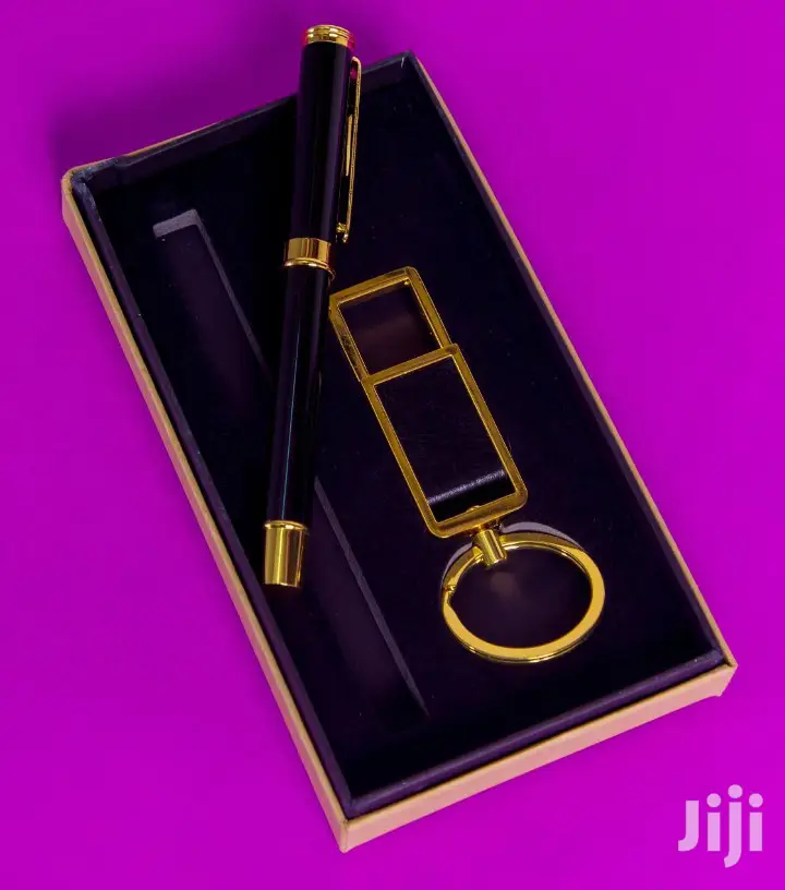 Gift Set With An Executive Pen And Keyholder