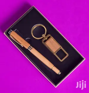 Gift Set With An Executive Pen And Keyholder