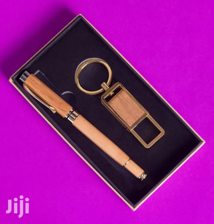 Gift Set With An Executive Pen And Keyholder