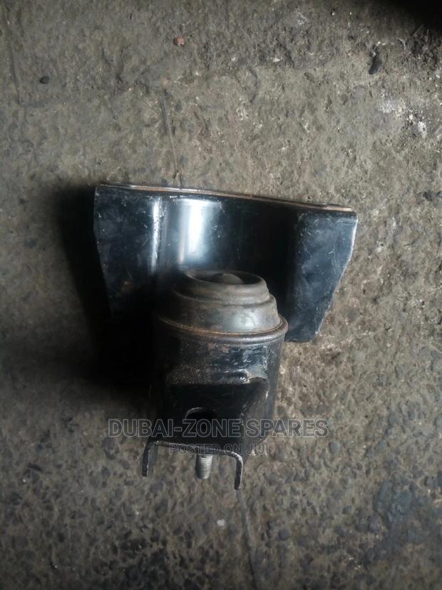 Engine Mounts Zuzuki Splash.
