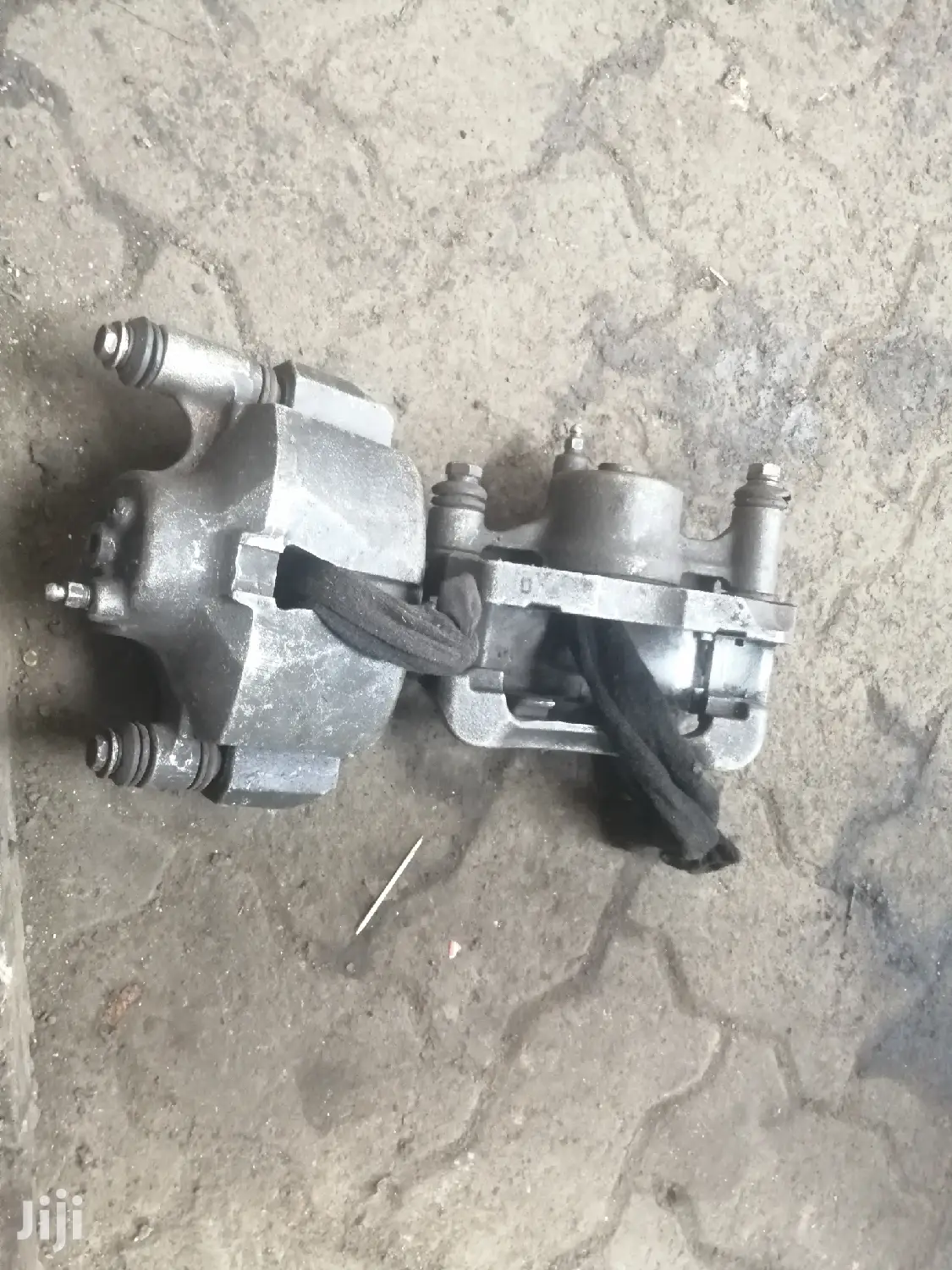Toyota Hilux Vigo Front Brake Calliper (2wd).