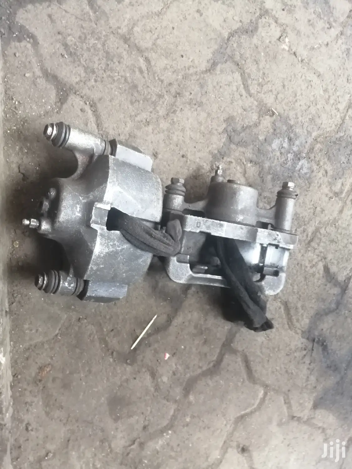 Toyota Hilux Vigo Front Brake Calliper (2wd).