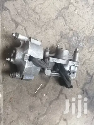 Toyota Hilux Vigo Front Brake Calliper (2wd).