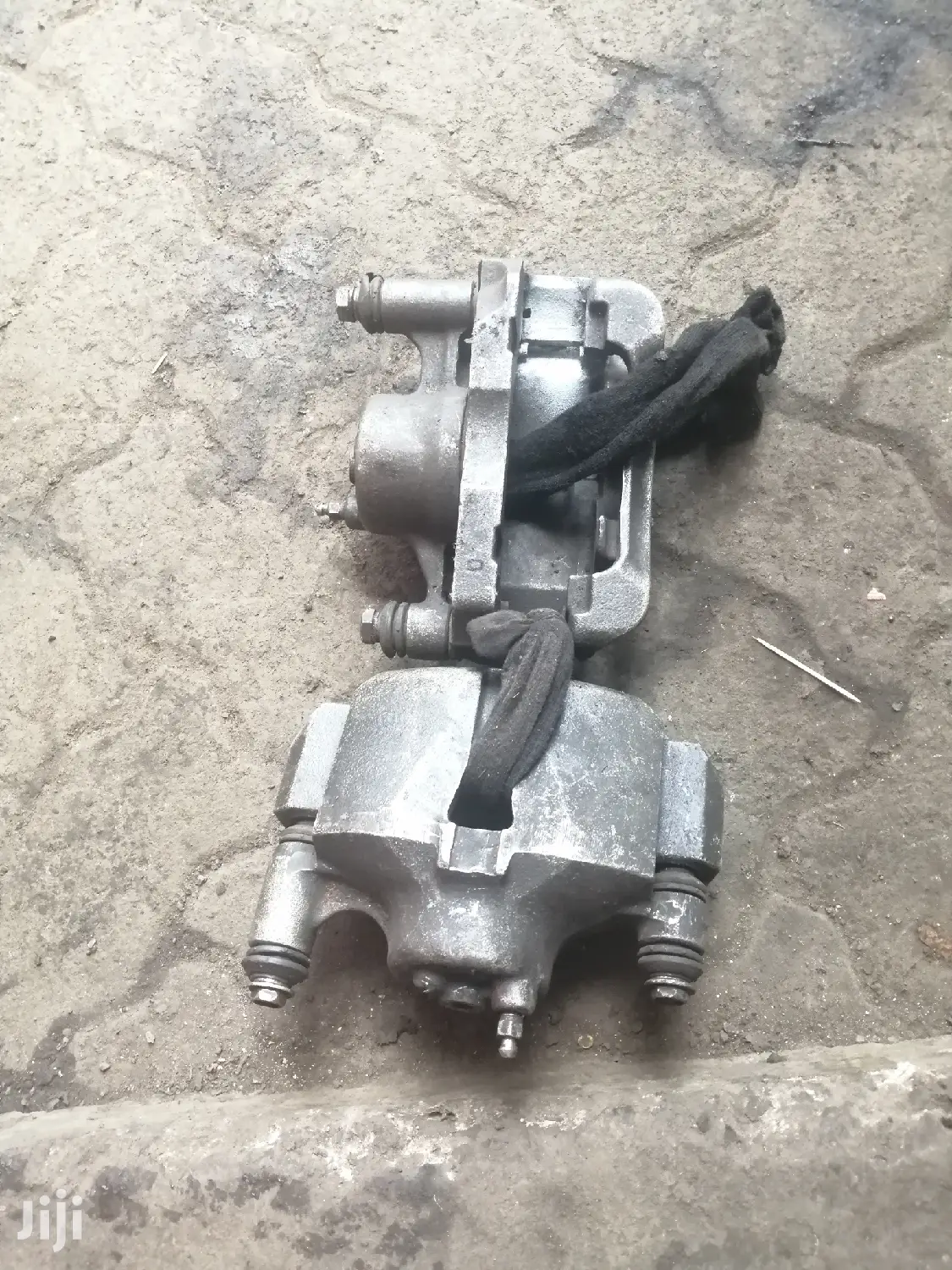Toyota Hilux Vigo Front Brake Calliper (2wd).