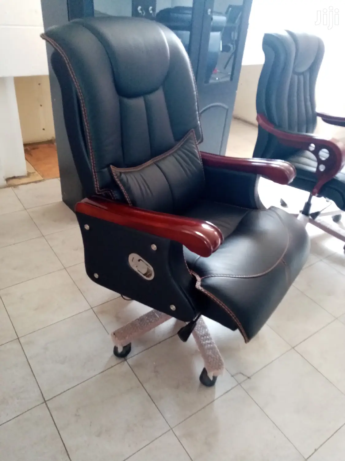 Executive Office Seat