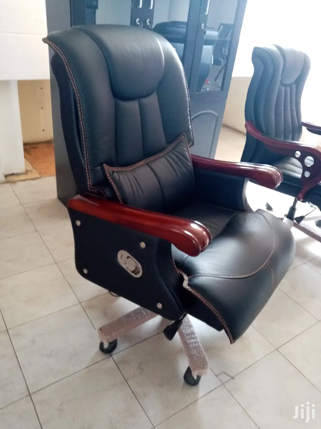 Executive Office Seat