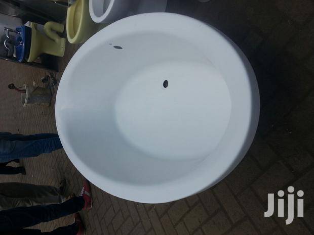 Oval Bathtub Very Unique - thumbnail 2