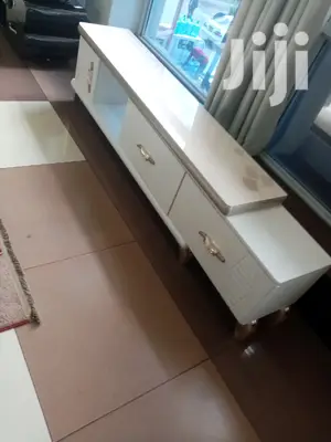 Extendable TV Stand