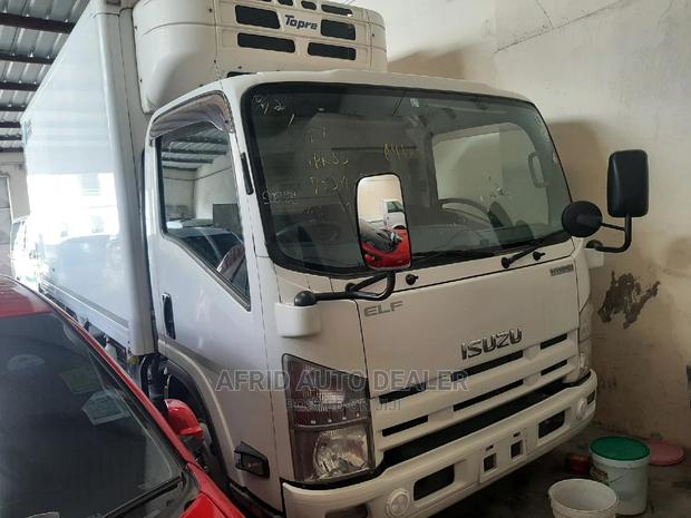 Isuzu ELF Truck 2017 - thumbnail 3