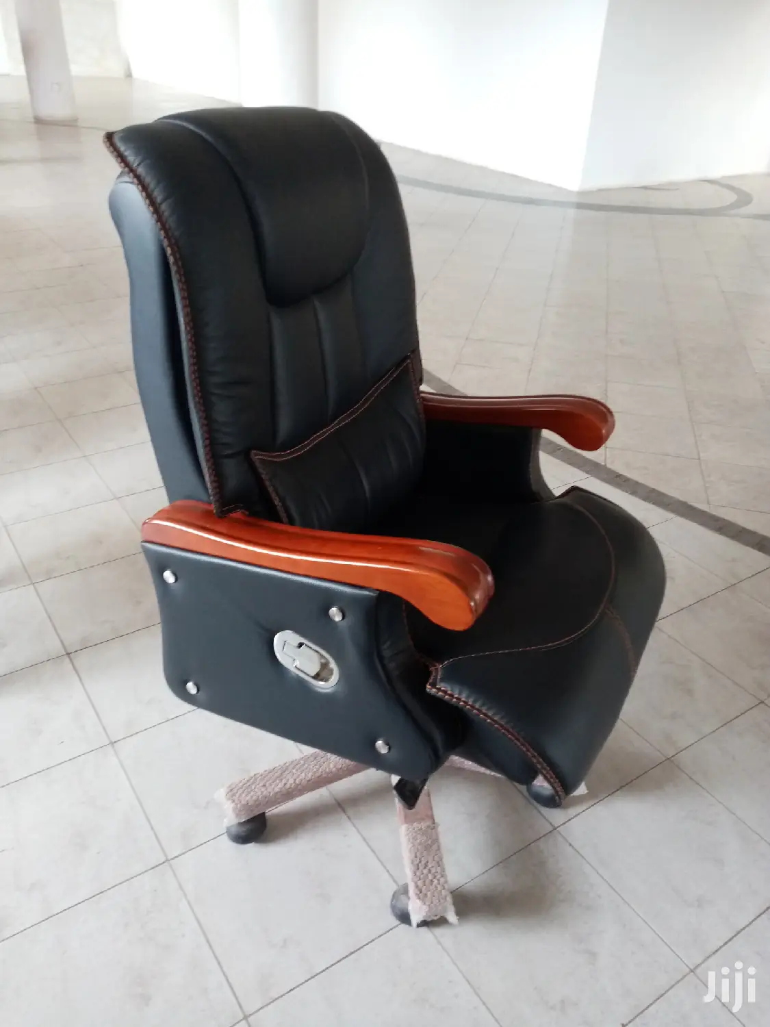 Executive Office Seat