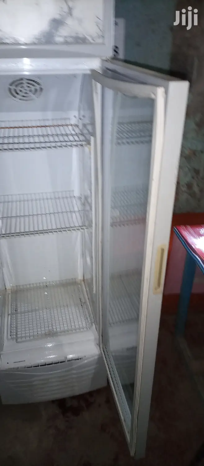 Von Hotpoint Display Fridge