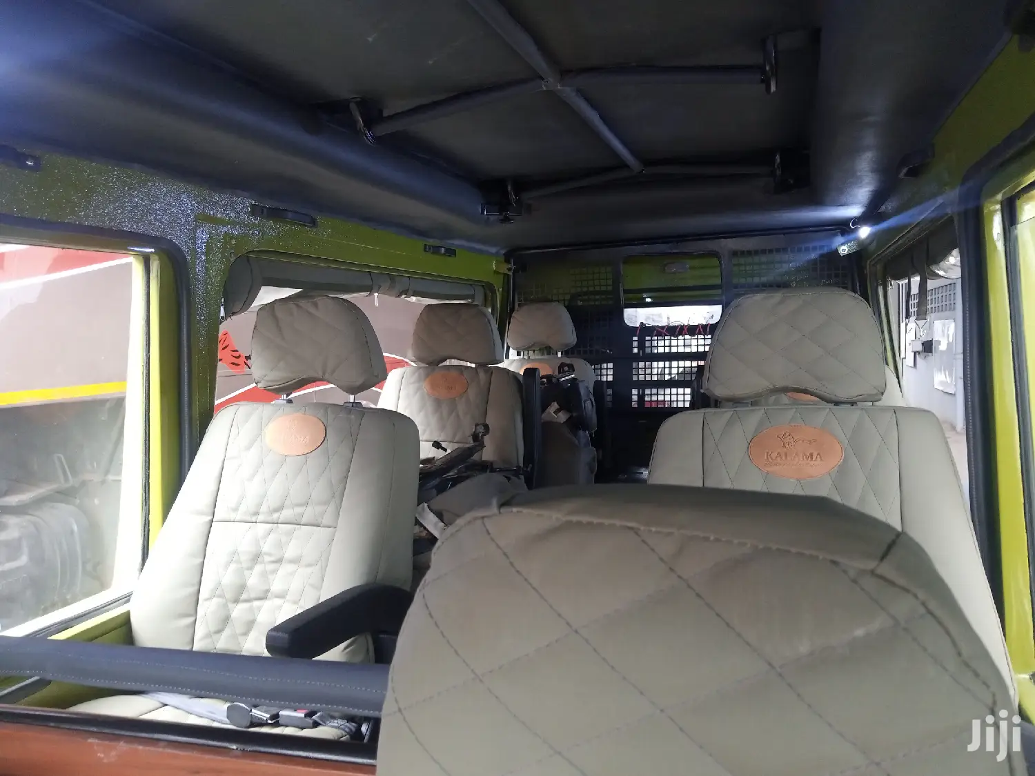 Tour / Land Cruiser Seats