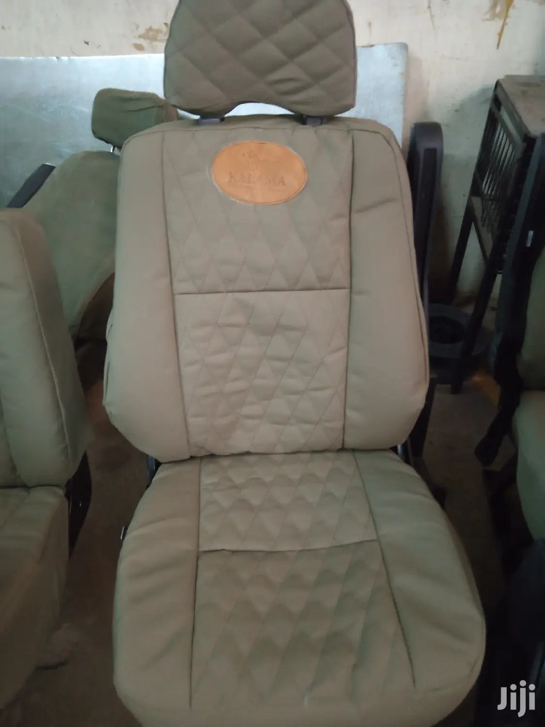 Tour / Land Cruiser Seats