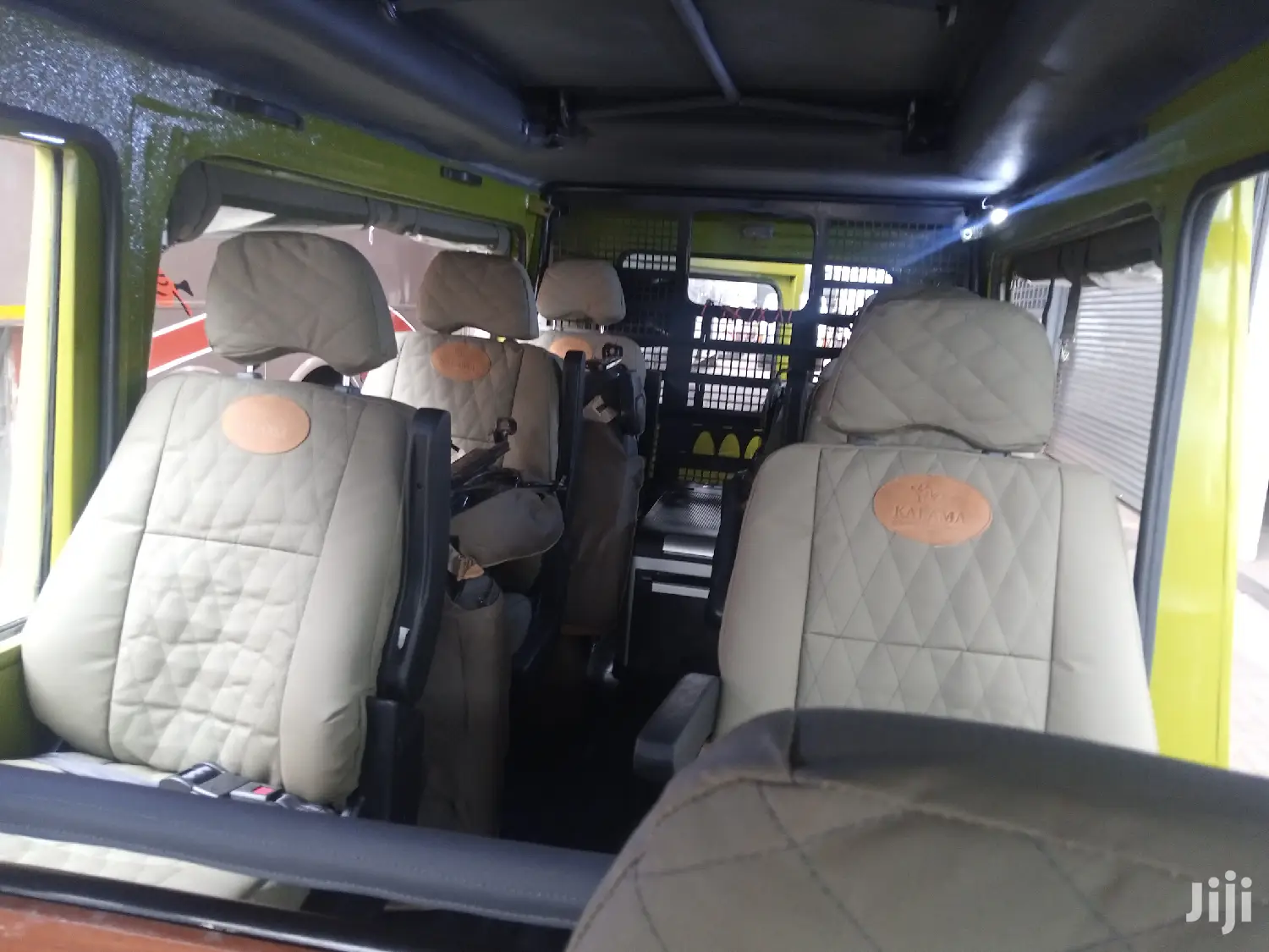Tour / Land Cruiser Seats