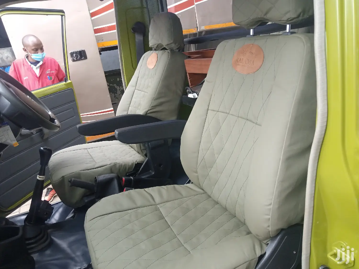 Tour / Land Cruiser Seats