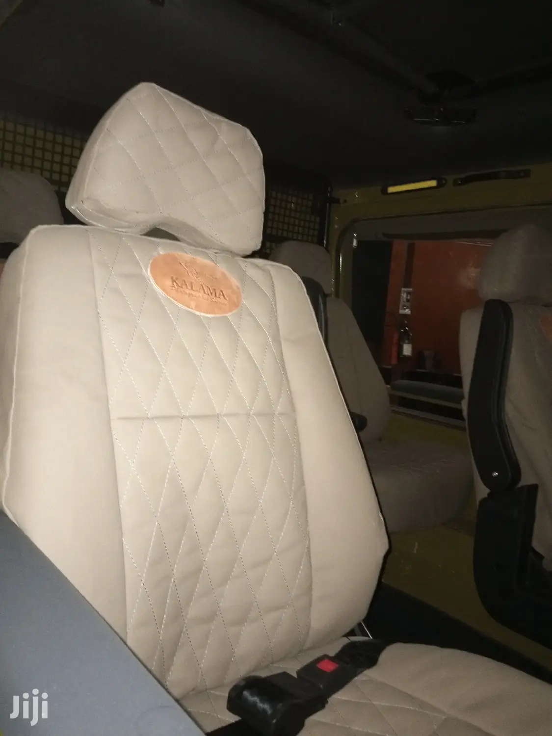 Tour / Land Cruiser Seats
