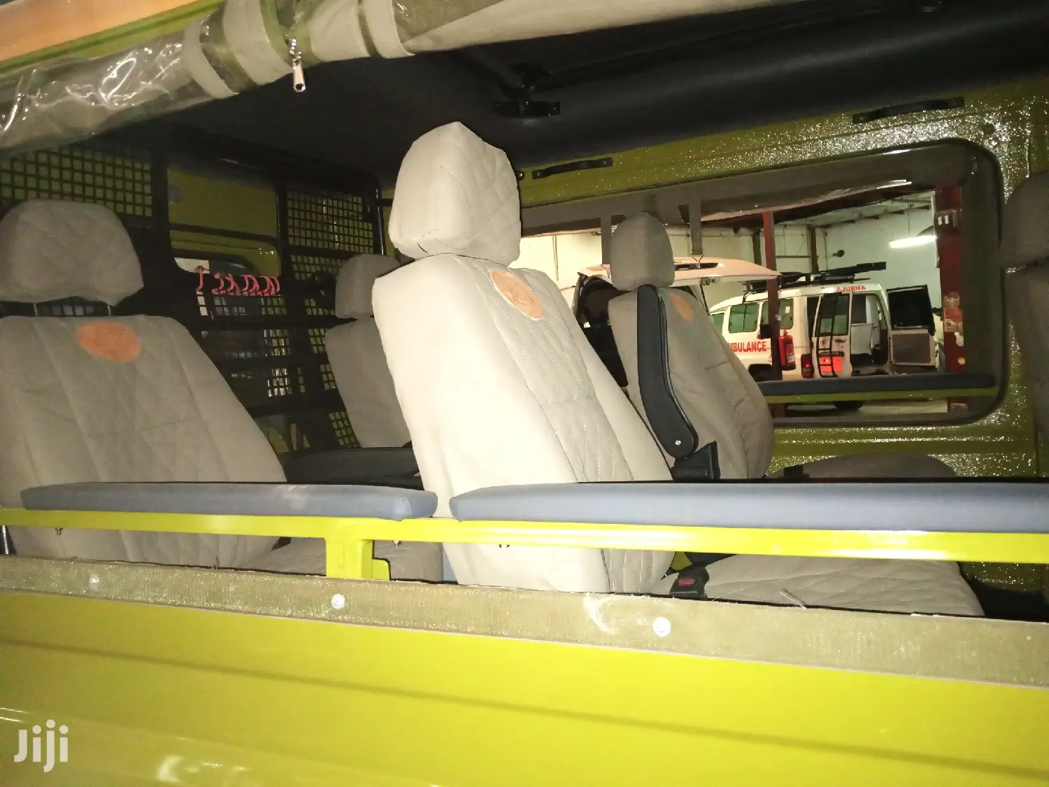 Tour / Land Cruiser Seats