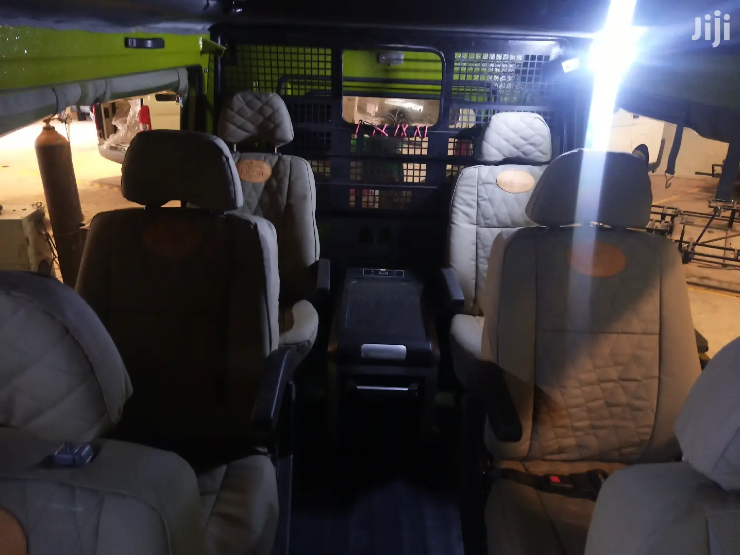 Tour / Land Cruiser Seats