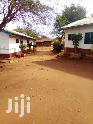 Furnished 10bdrm Villa in Ngolia for sale