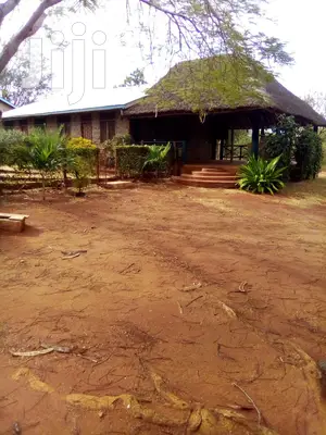 Furnished 10bdrm Villa in Ngolia for sale