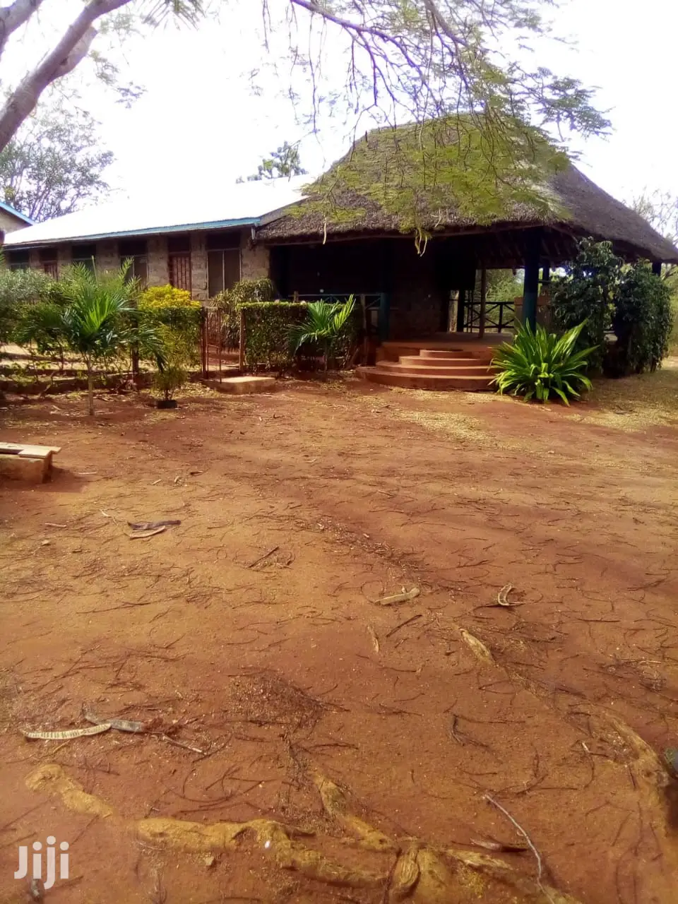 Furnished 10bdrm Villa in Ngolia for sale