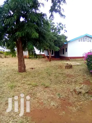 Furnished 10bdrm Villa in Ngolia for sale