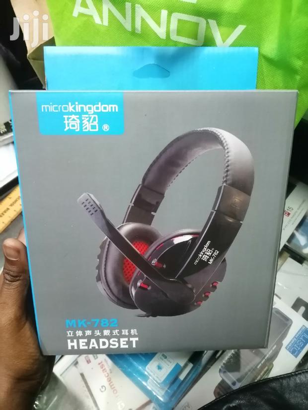 Wired Headphones With Microphone - main view