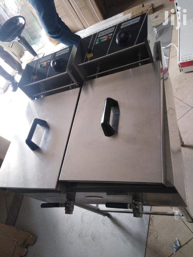 Chip's Deep Fryer Imported With Stand & Taps Stand Electric - thumbnail 2