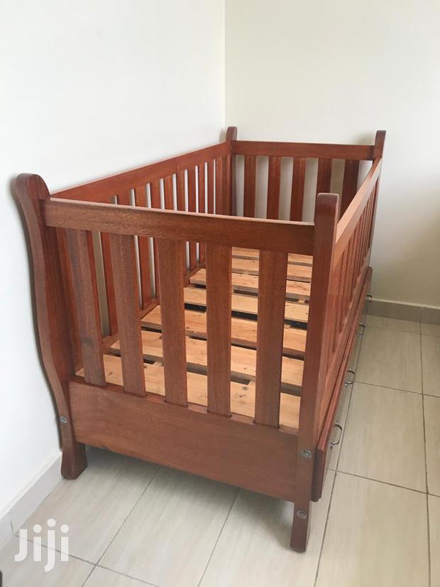 Baby's Crib Bed