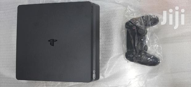 BLACK New Playstation 4 - main view