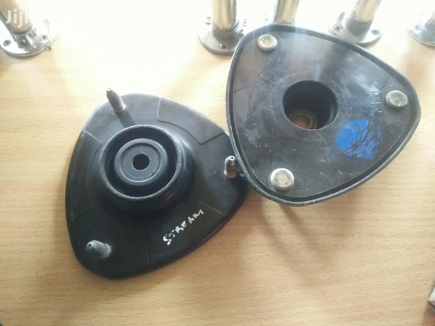 Honda Stream Shock Mount