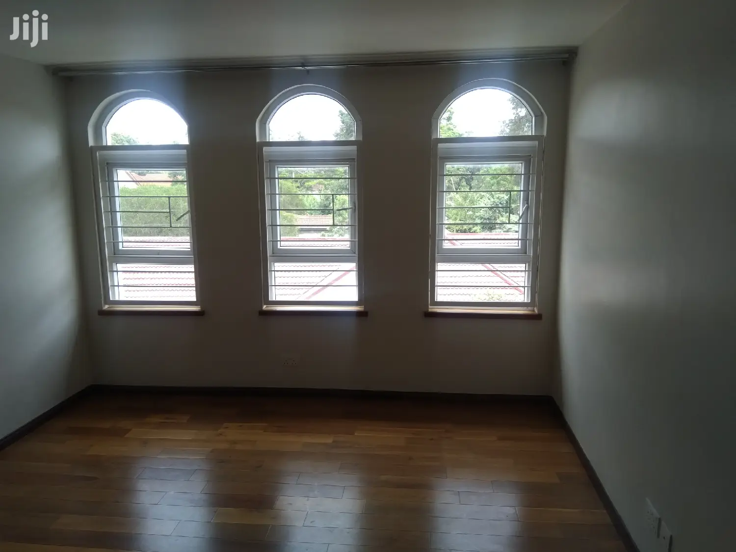 6bedroomed Town House To Let