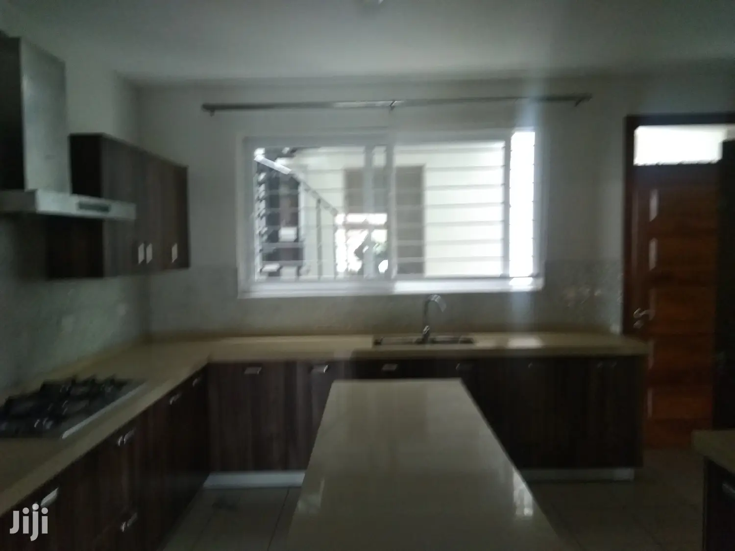 6bedroomed Town House To Let