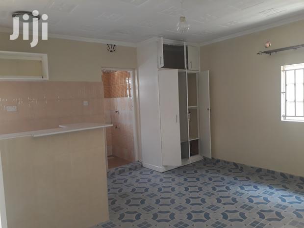 Hurlingham Self Contained Studio For Rent - main view