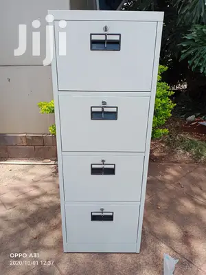 Executive 4 Locker Cabinet With a Key on Each Locker