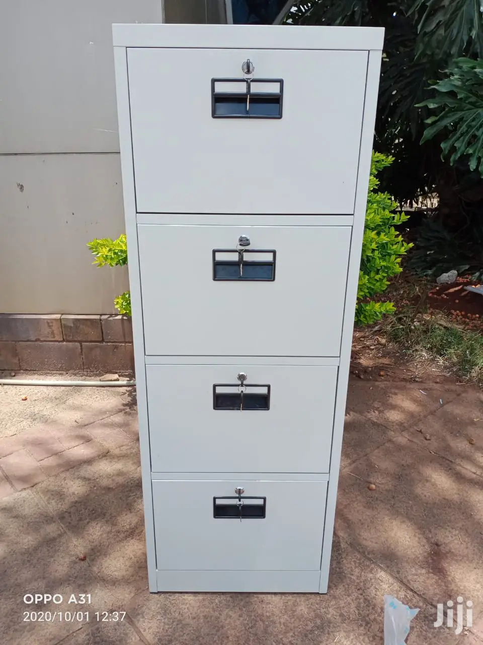 Executive 4 Locker Cabinet With a Key on Each Locker