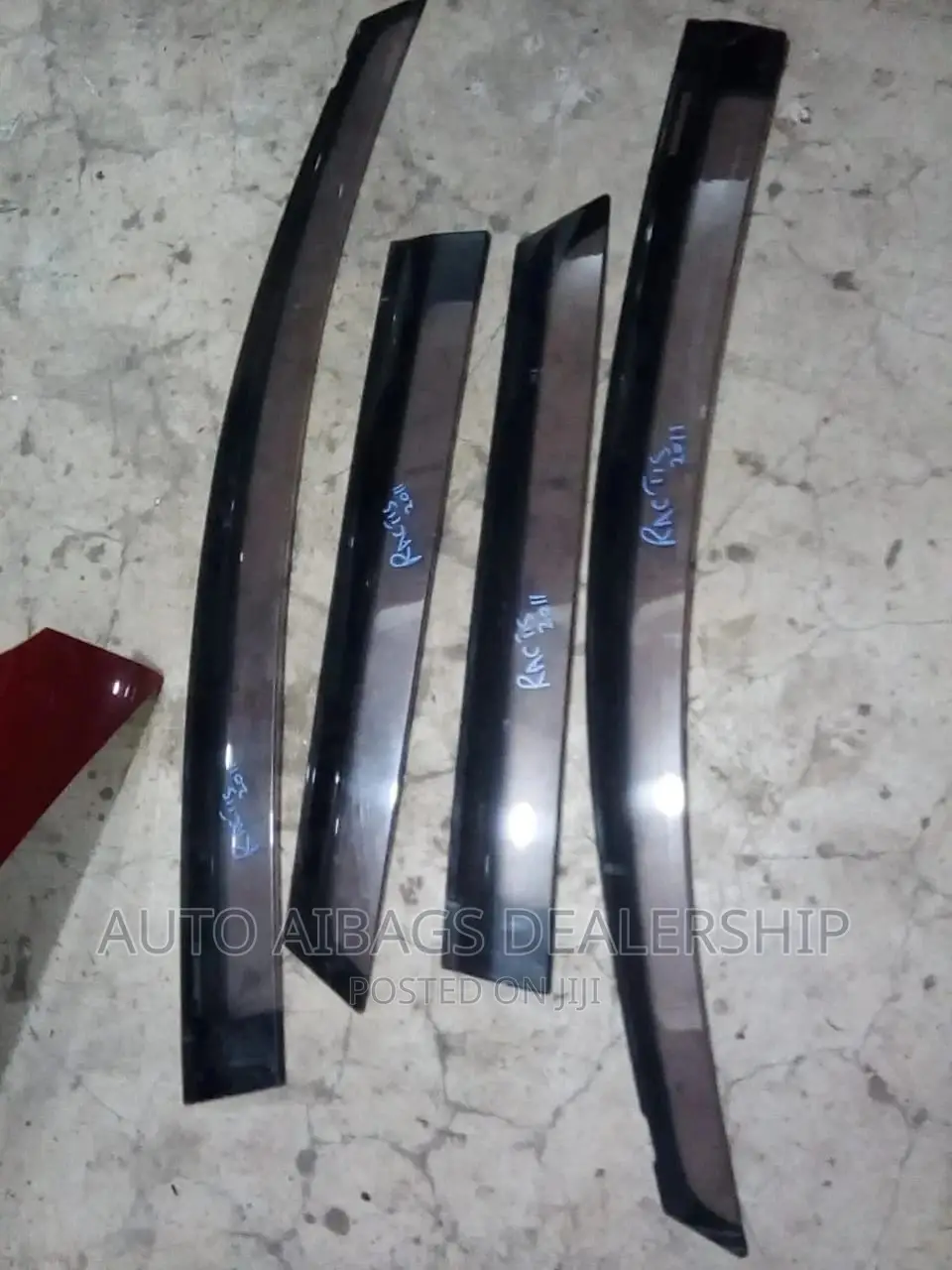 Windblakers For Ractis New Shape 2011 Set.