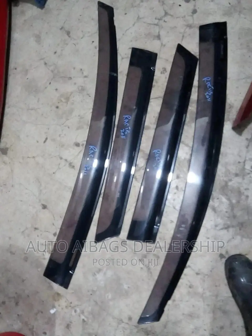 Windblakers For Ractis New Shape 2011 Set.