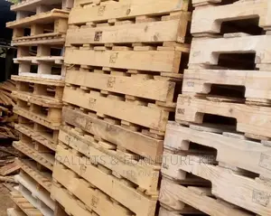 Wooden/Plastic Pallets