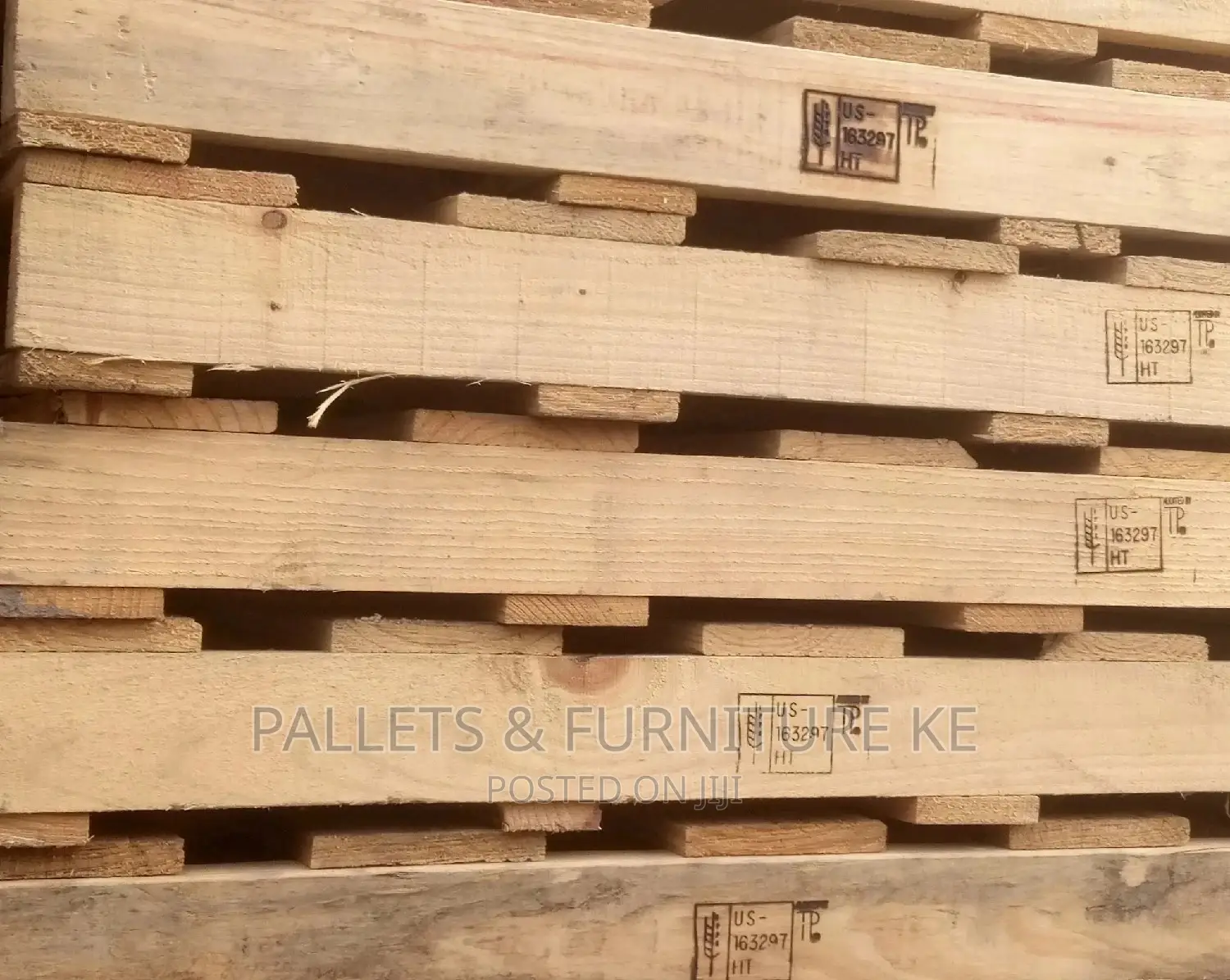 Wooden/Plastic Pallets