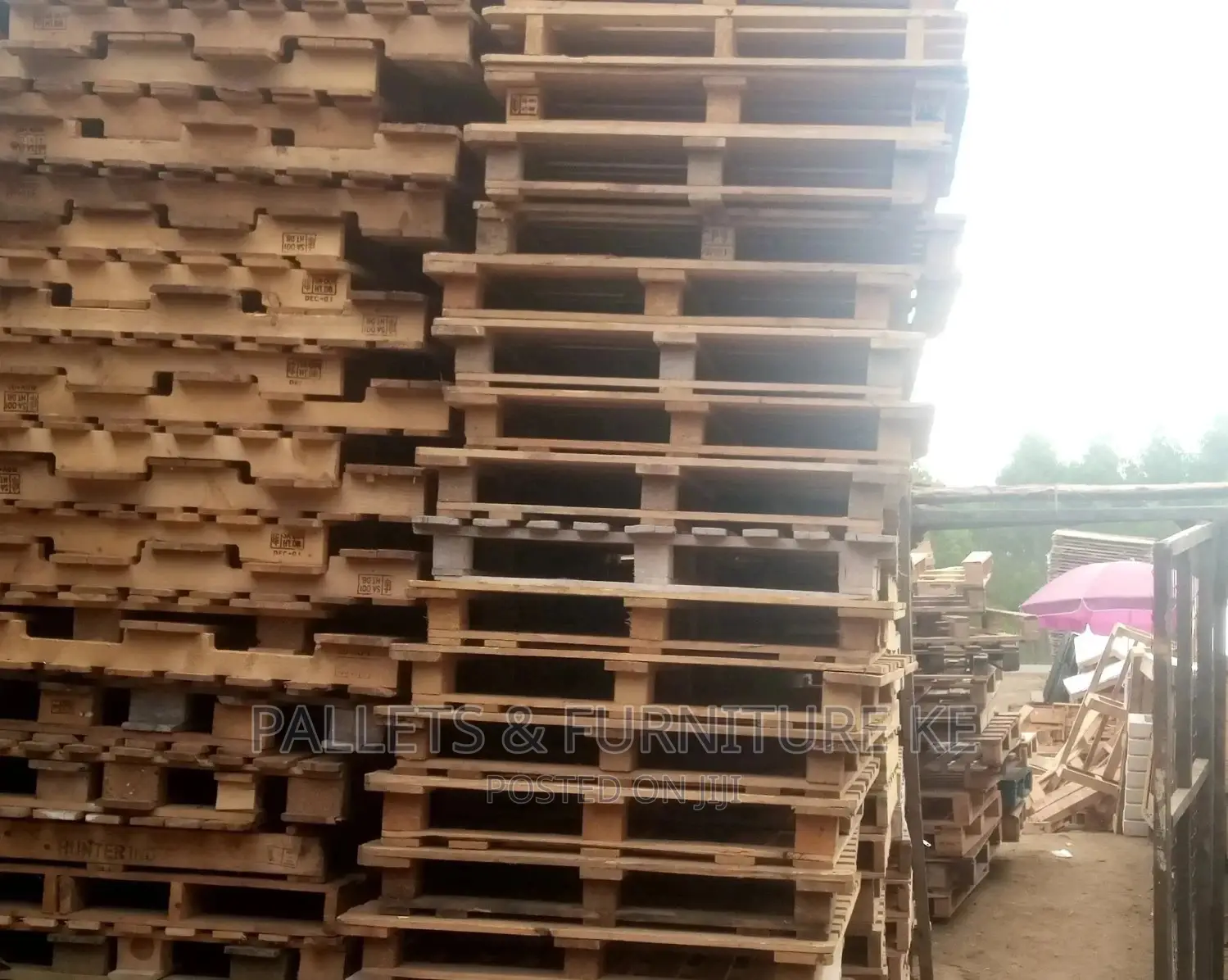 Wooden/Plastic Pallets