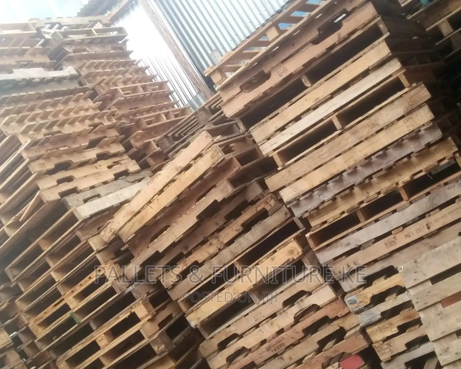 Wooden/Plastic Pallets