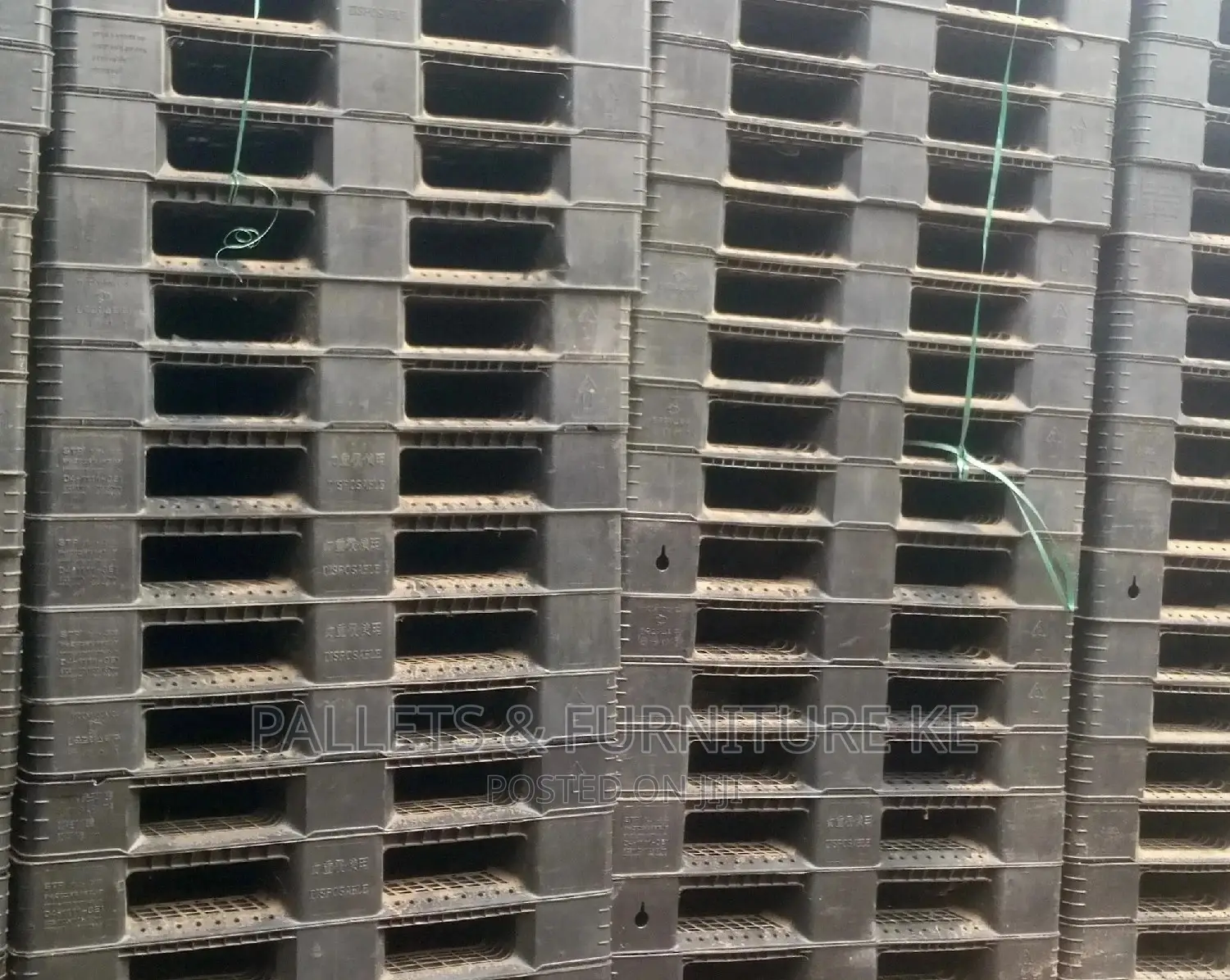 Wooden/Plastic Pallets