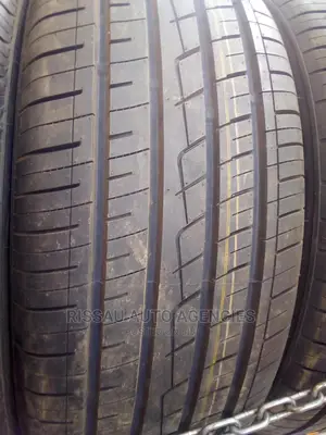 275/40 R 20 Maxtrek Tyres