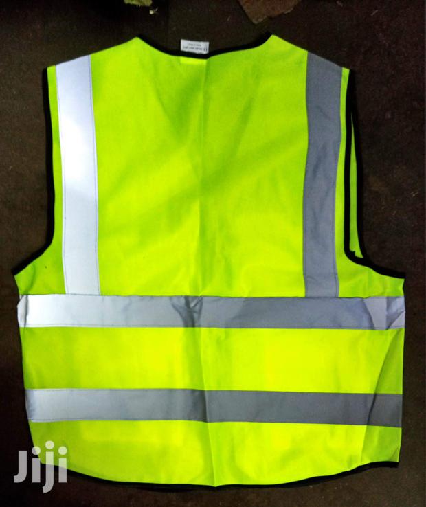 Reflective Vest With Zip And Pockets - thumbnail 3